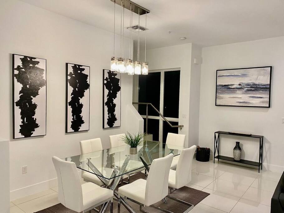 Across The Ocean Few Steps To Beach Contemporary Three Bedroom Townhouse Pompano Beach Eksteriør billede