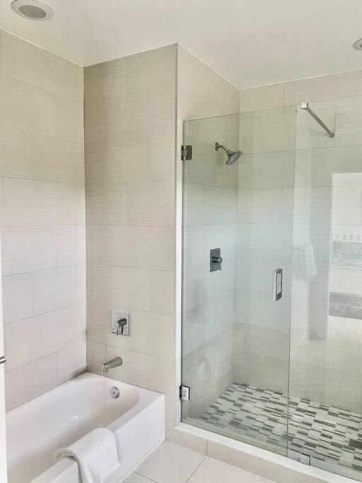 Across The Ocean Few Steps To Beach Contemporary Three Bedroom Townhouse Pompano Beach Eksteriør billede