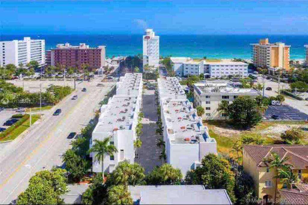 Across The Ocean Few Steps To Beach Contemporary Three Bedroom Townhouse Pompano Beach Eksteriør billede