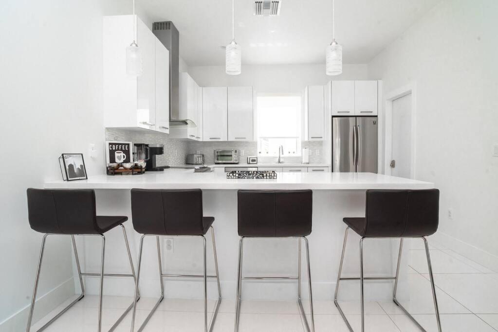Across The Ocean Few Steps To Beach Contemporary Three Bedroom Townhouse Pompano Beach Eksteriør billede
