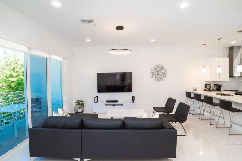 Across The Ocean Few Steps To Beach Contemporary Three Bedroom Townhouse Pompano Beach Eksteriør billede