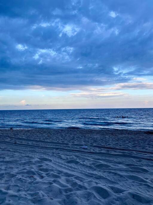 Across The Ocean Few Steps To Beach Contemporary Three Bedroom Townhouse Pompano Beach Eksteriør billede