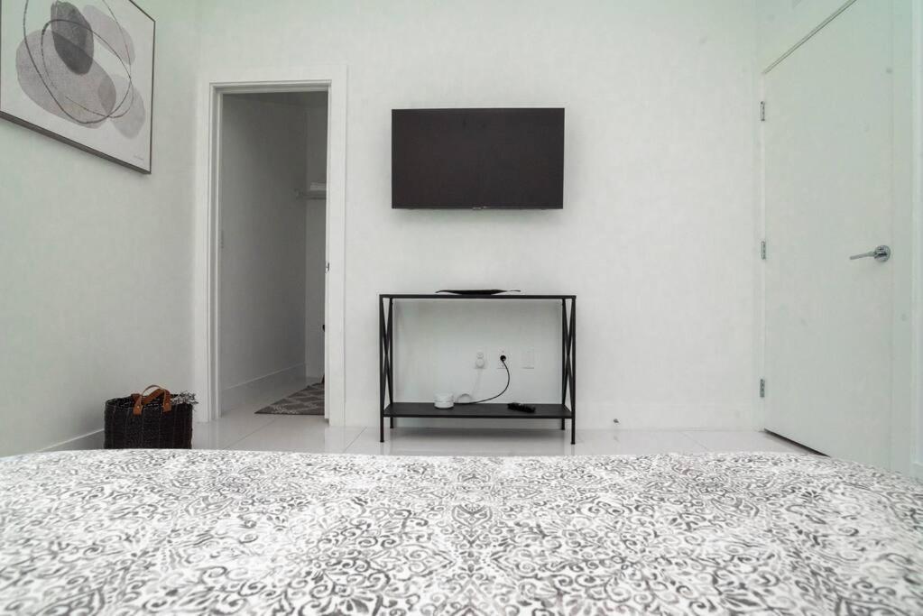 Across The Ocean Few Steps To Beach Contemporary Three Bedroom Townhouse Pompano Beach Eksteriør billede