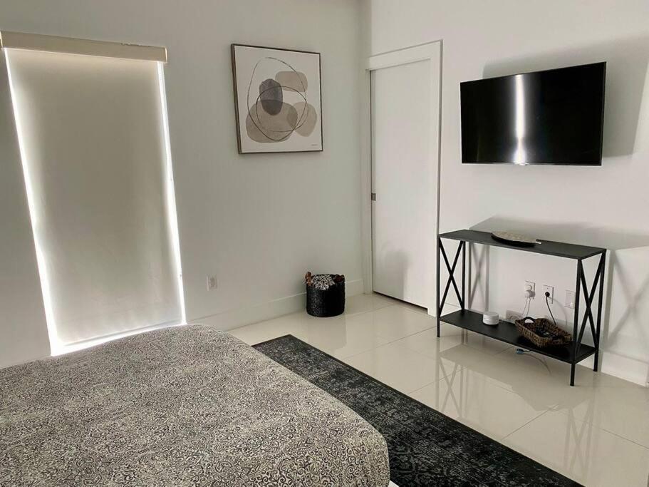Across The Ocean Few Steps To Beach Contemporary Three Bedroom Townhouse Pompano Beach Eksteriør billede