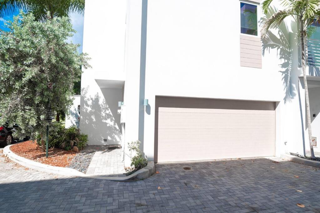 Across The Ocean Few Steps To Beach Contemporary Three Bedroom Townhouse Pompano Beach Eksteriør billede