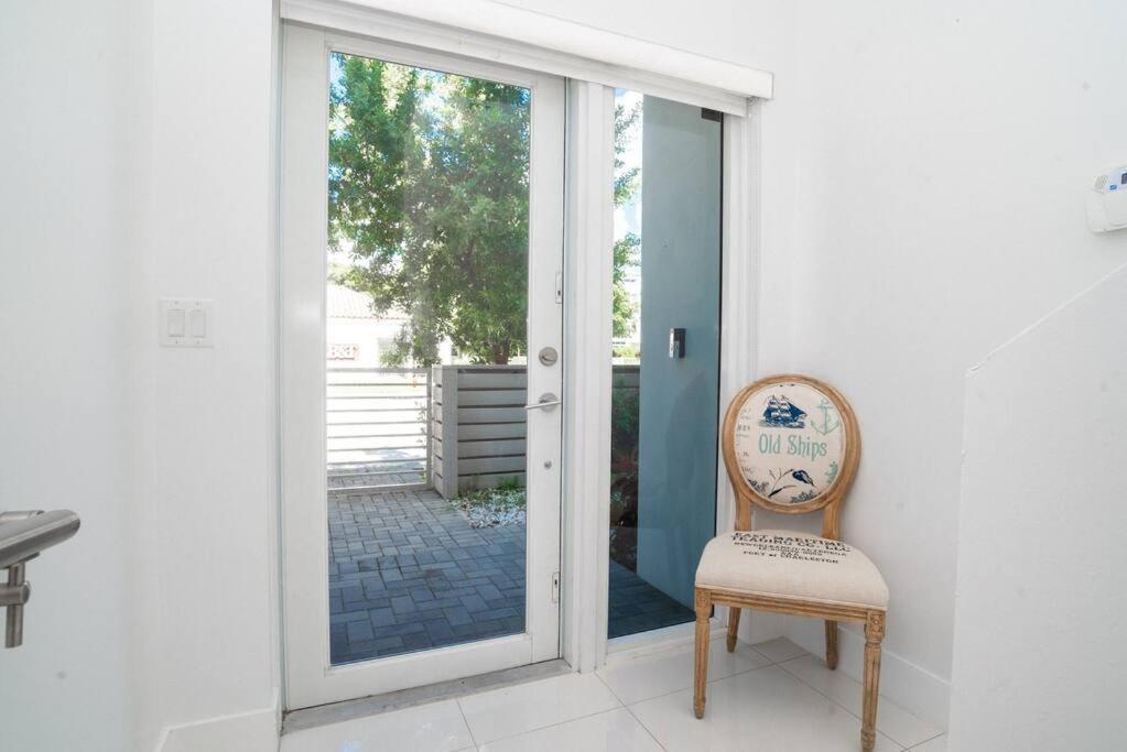 Across The Ocean Few Steps To Beach Contemporary Three Bedroom Townhouse Pompano Beach Eksteriør billede