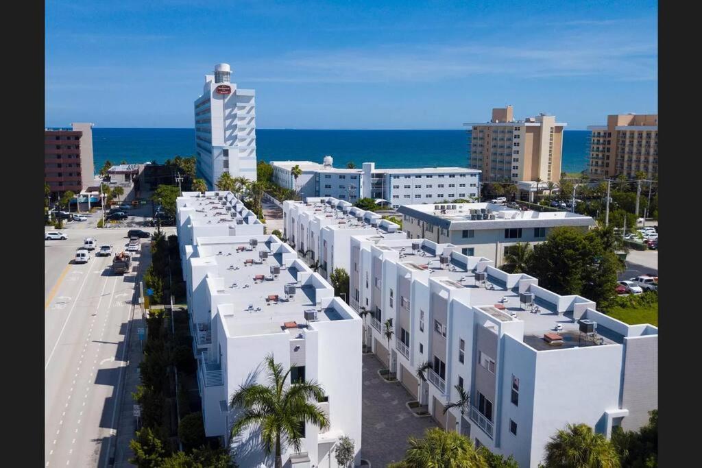 Across The Ocean Few Steps To Beach Contemporary Three Bedroom Townhouse Pompano Beach Eksteriør billede