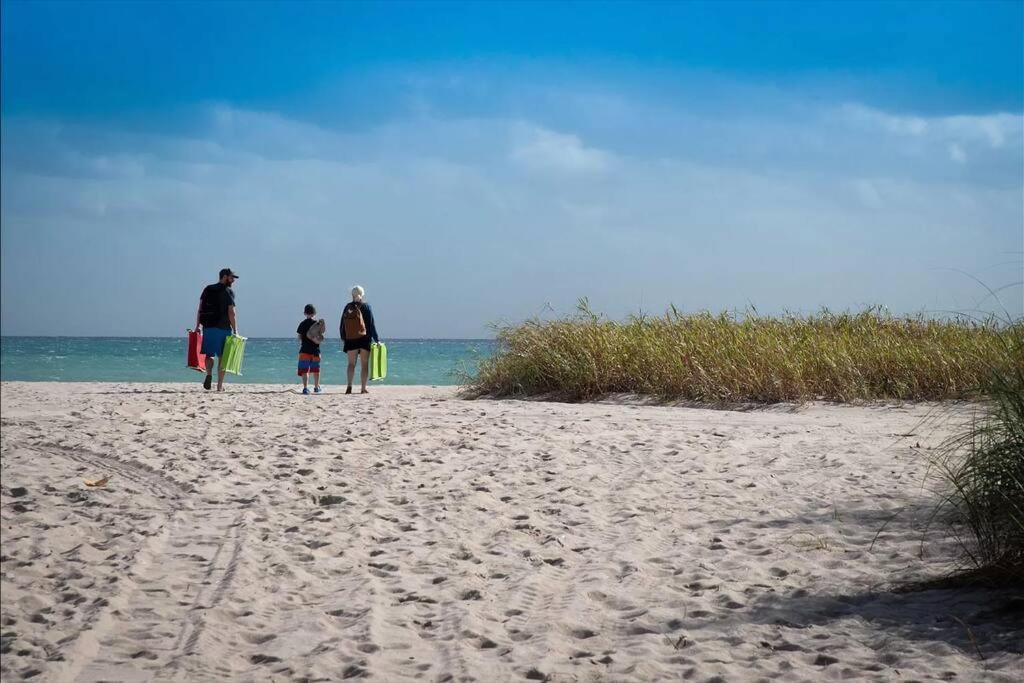 Across The Ocean Few Steps To Beach Contemporary Three Bedroom Townhouse Pompano Beach Eksteriør billede