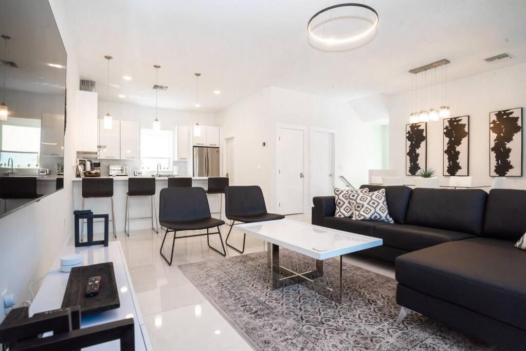 Across The Ocean Few Steps To Beach Contemporary Three Bedroom Townhouse Pompano Beach Eksteriør billede