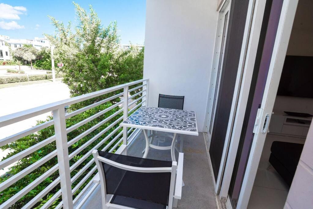 Across The Ocean Few Steps To Beach Contemporary Three Bedroom Townhouse Pompano Beach Eksteriør billede